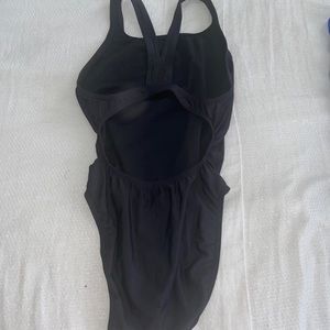 Worn once and in perfect condition! Size 36.